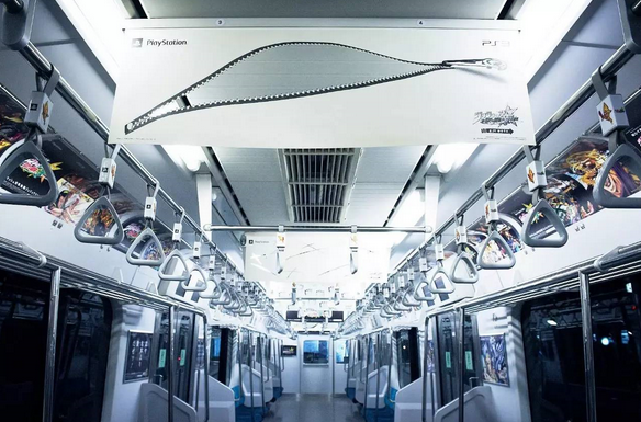 對粉絲們來說，這是個驚喜。對普通乘客來說，這個奇怪的廣告激發(fā)了他們的好奇心。