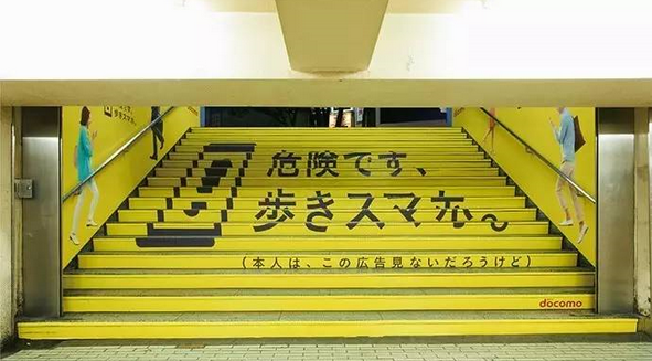 這個系列廣告有多組樣式，發(fā)揮一手吐槽功夫。