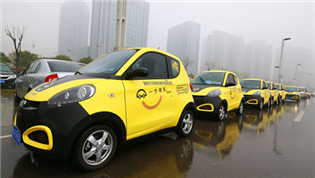 這50輛新能源汽車太黃了！招手即停、一步送到大河車展的門口