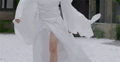 總不能全像九王一樣穿上高開(kāi)叉的透視裙吧！