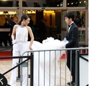 井柏然，馬思純徘徊在戛納紅毯門口