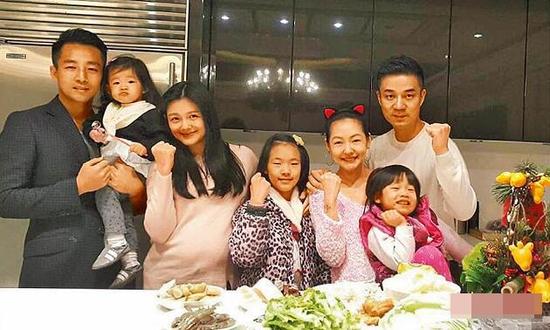 大S孕后久違現(xiàn)身，與小S一家齊聚