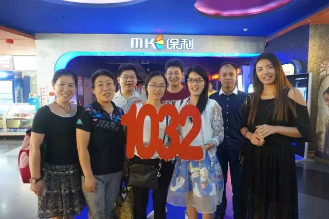 認識的不認識的，拍張合照就是朋友啦