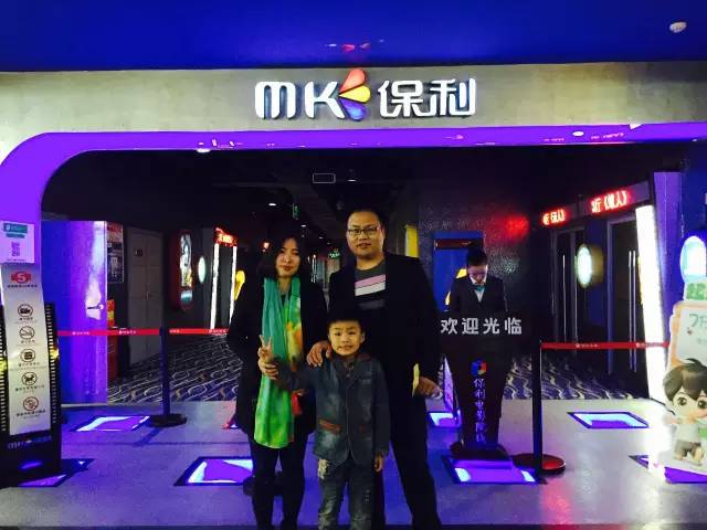 再來看兩個(gè)萌娃，表情都好有戲！