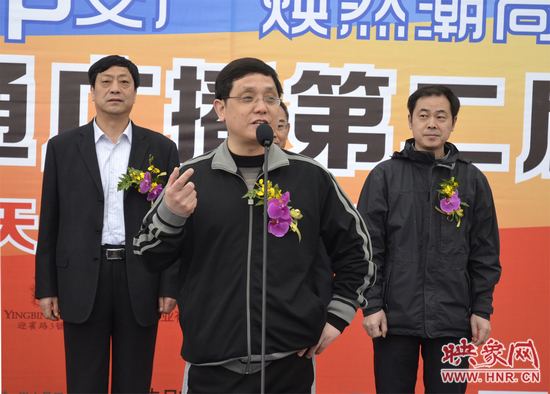 河南交通廣播總監(jiān)青峰做活動講話 河南交通廣播總監(jiān)青峰做活動講話