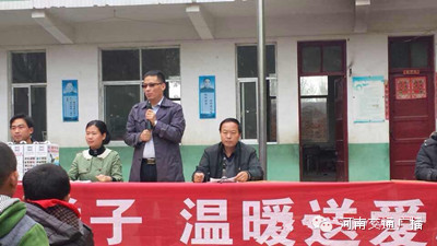 啟乘名車(chē)廣場(chǎng)總經(jīng)理賈敏銳發(fā)表愛(ài)心講話