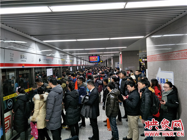 鄭州地鐵引進人工智能機器人 鄭州地鐵引進人工智能機器人