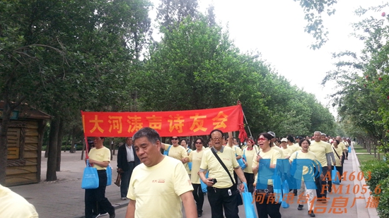 萬(wàn)名老人健步走 萬(wàn)名老人健步走