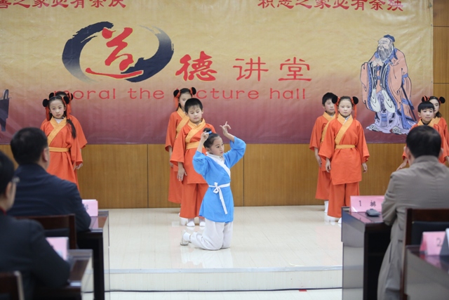 歌舞《跪羊圖》心靈的皈依 感恩父母 捫心自問 不覺潸然淚下 歌舞《跪羊圖》心靈的皈依 感恩父母 捫心自問 不覺潸然淚下