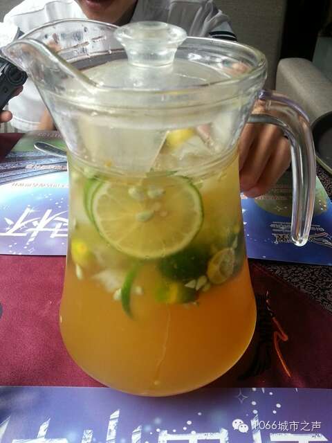 金桔青檸汁。唇齒留香！
