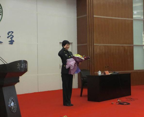 向同學(xué)們致意 向同學(xué)們致意