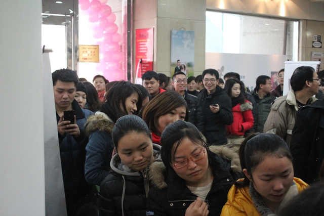 聽眾排隊等待 聽眾排隊等待