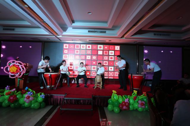 開場(chǎng)舞：打擊樂(lè)表演