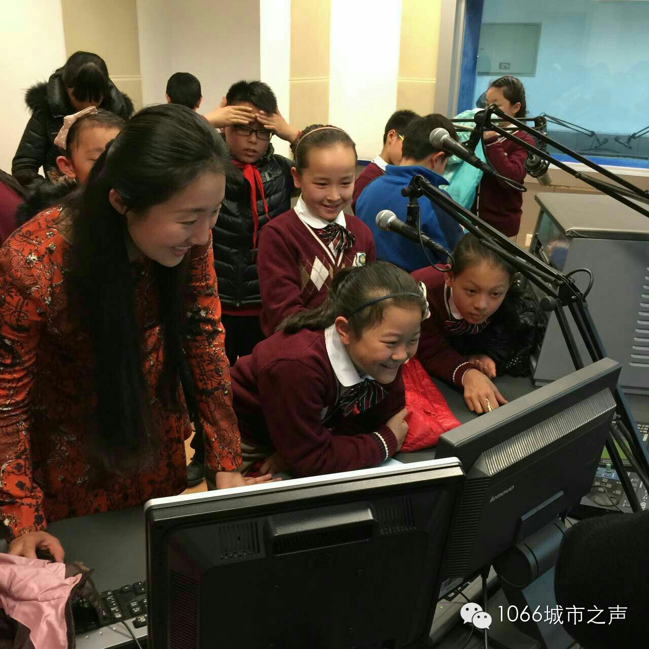 “好激動(dòng)，好激動(dòng)”！天天上學(xué)、放學(xué)都從廣播大廈經(jīng)過，今天終于進(jìn)來(lái)了！