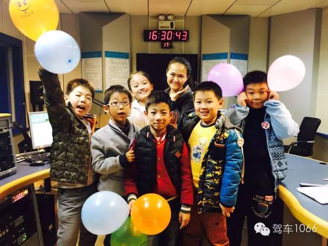 我們不光要成為銀行家，還要當(dāng)主持人！跟著子楊姐姐參觀河南電臺(tái)直播間！