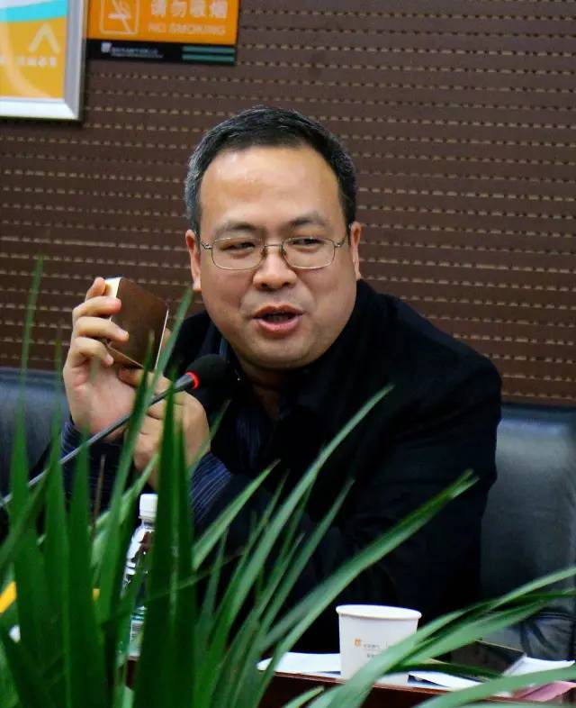 看看上面這位，就是我們1066最紅的男人——付總。