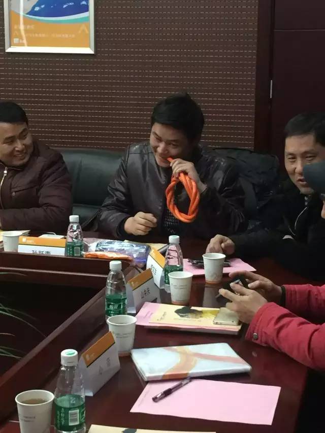 小編想問一下咬膠管的孫老師，優(yōu)質(zhì)膠管的口感如何呢？