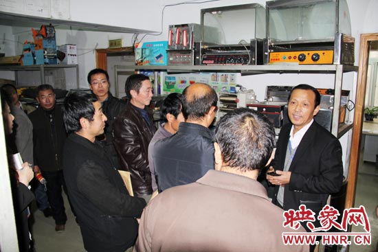 科技會員們在了解一些食品加工設備的信息 科技會員們在了解一些食品加工設備的信息