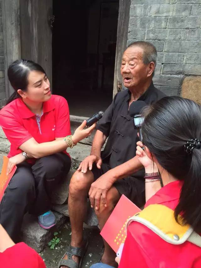84歲的李隨義老人說起當年皮定均帶領的八路軍進村護民，十分動容