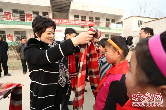 河南電臺(tái)音樂廣播魅力881的志愿者走進(jìn)濮陽(yáng)市臺(tái)前縣徐嶺東村小學(xué)