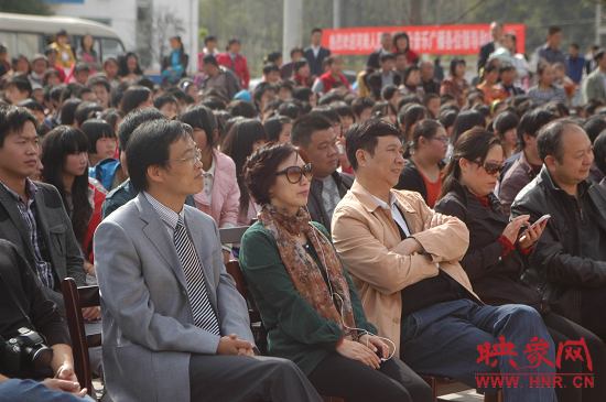 主辦方領(lǐng)導在演出現(xiàn)場