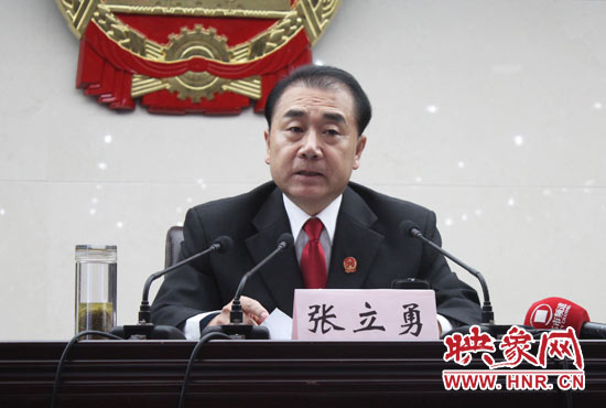 省高院院長(zhǎng)張立勇說(shuō)，全省法院一定要堅(jiān)定為農(nóng)民工討薪的立場(chǎng)不動(dòng)搖