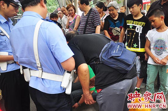 耿老漢向公交車(chē)長(zhǎng)劉超道歉