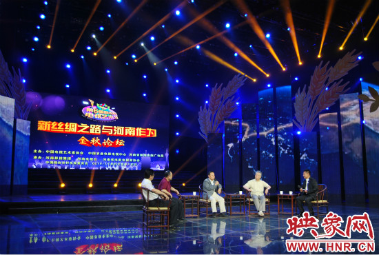 在《新絲綢之路與河南作為》電視高端論壇上,來(lái)自國(guó)內(nèi)相關(guān)領(lǐng)域的專(zhuān)家學(xué)者進(jìn)行了精彩演講。