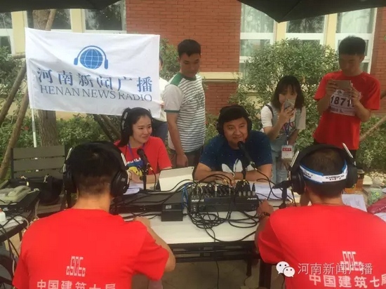 直播間被圍觀群眾包圍啦，是不是沒有看過我們的直播？