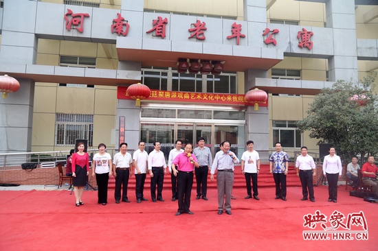 重陽(yáng)節(jié)慰問(wèn)老人專(zhuān)場(chǎng)公益演出舉行 重陽(yáng)節(jié)慰問(wèn)老人專(zhuān)場(chǎng)公益演出舉行