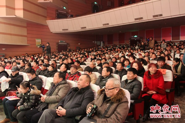 晚會(huì)現(xiàn)場座無虛席