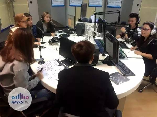 正式直播的時(shí)候，美少女們都非常認(rèn)真哦！