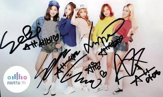 哎呦不錯(cuò)哦！路飛收到美女們的簽名照，到底中意哪一位呢？