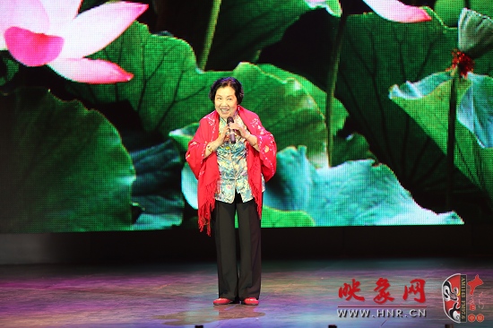 著名越調(diào)表演藝術(shù)家、越調(diào)皇后毛愛蓮演唱《白奶奶醉酒》選段“好一個(gè)俊俏的趙鳳英”