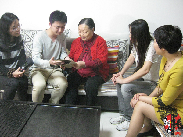 央視戲曲頻道、河南電臺(tái)戲曲廣播記者聯(lián)合采訪馬金鳳