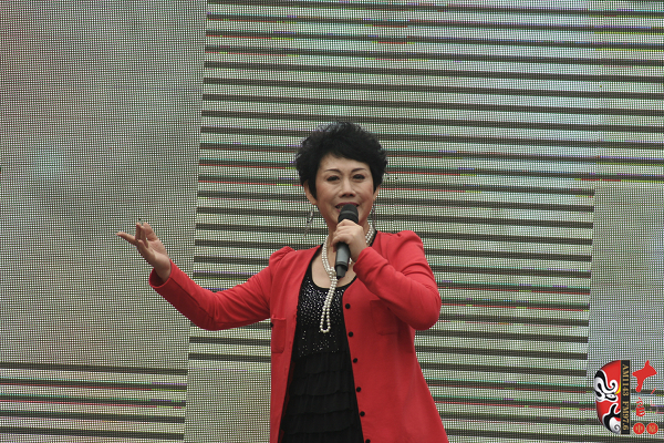 著名豫劇表演藝術(shù)家魏俊英現(xiàn)場(chǎng)演唱豫劇《紅菊》選段“十祝?！薄ⅰ段迨勒?qǐng)纓》選段“先王爺封我是個(gè)長(zhǎng)壽星”