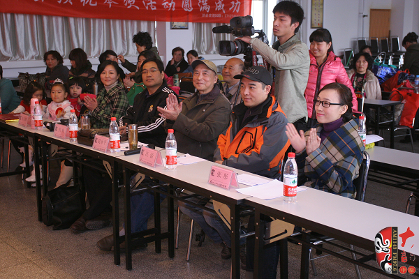 評委（左起）：河南電臺戲曲廣播《票友排行榜》河南十大名票黃立群、陜西戲曲廣播資深音樂編輯焦詠、著名黃