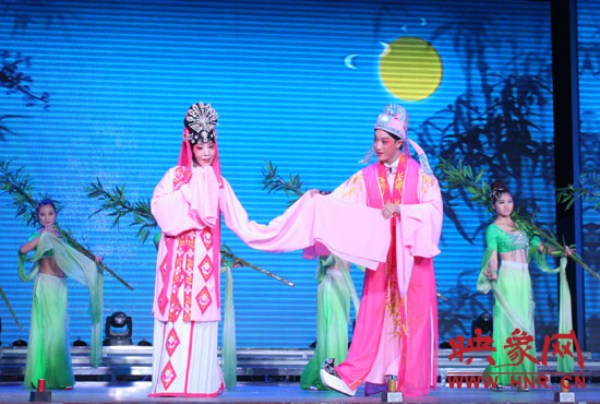 豫劇《必正與妙?！匪季d綿恨綿綿　演唱者：木子　池城