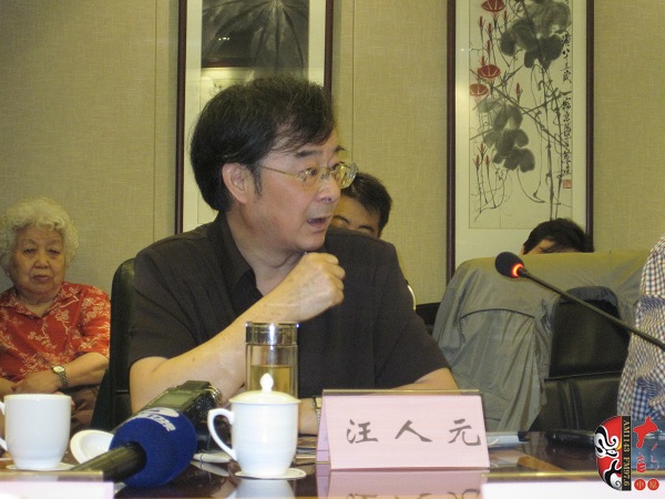 中國戲曲音樂學(xué)會副會長、江蘇省劇協(xié)主席汪人元