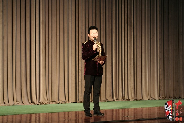 主持人：著名戲曲節(jié)目主持人、河南電臺戲曲廣播“當(dāng)家小生”月陽