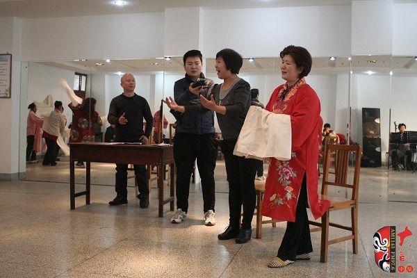 著名戲曲節(jié)目主持人、河南電臺(tái)戲曲廣播當(dāng)家小生月陽(yáng)錄制現(xiàn)場(chǎng)花絮