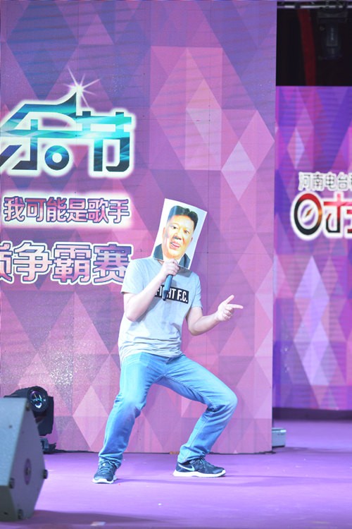 不過(guò)隨后的阿強(qiáng)老師現(xiàn)場(chǎng)傳授RAP教程，同樣不遜于老楊呢??！