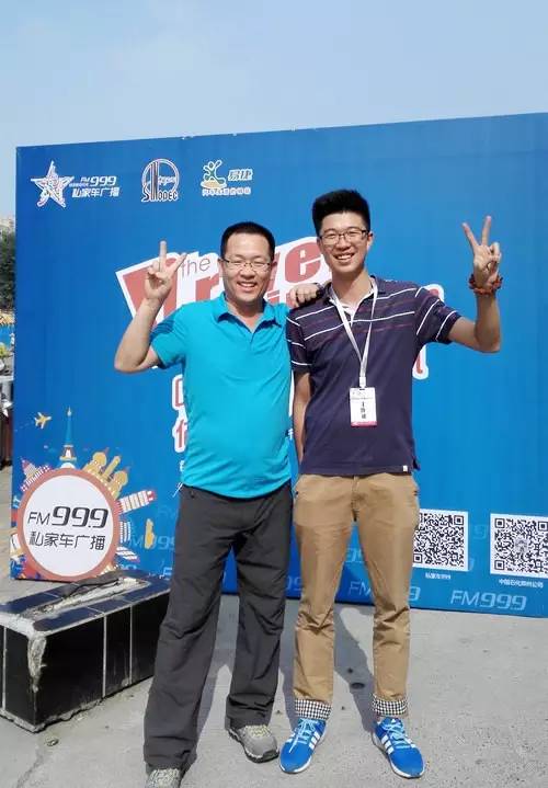 主播鄭強(qiáng)，這兩條大長(zhǎng)腿，恩…適合去學(xué)游泳