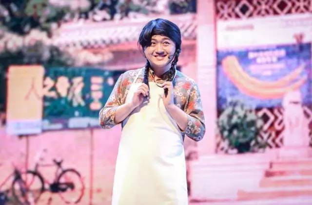 小品《那些年我們錯(cuò)過的一支舞》，主播樂天、張嵩的裝扮你給打幾分？