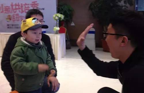 老楊你真心的是童心未泯啊，來(lái)，跟叔叔Give Me Five！