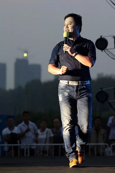 莫非此刻是在向前走還是向后移？