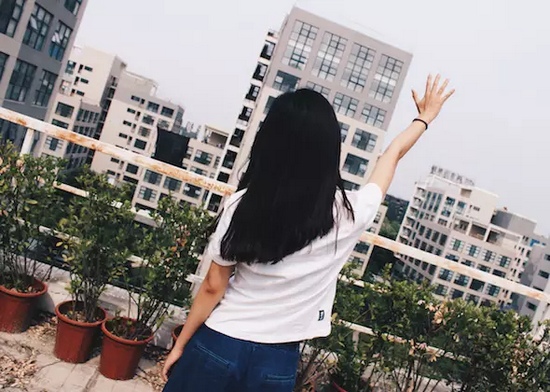 你問我要去向何方，我指向天空的方向。