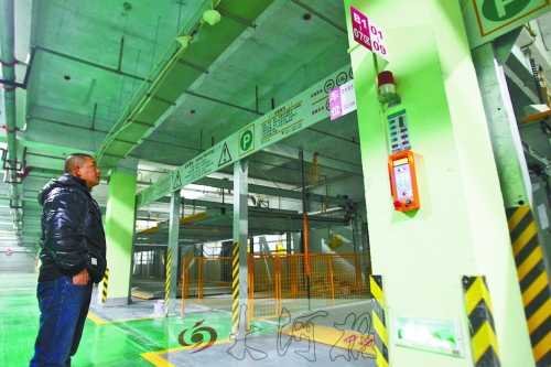 翰林世家小區(qū)的地下車庫，一層改造成兩層，可多停放50輛車。