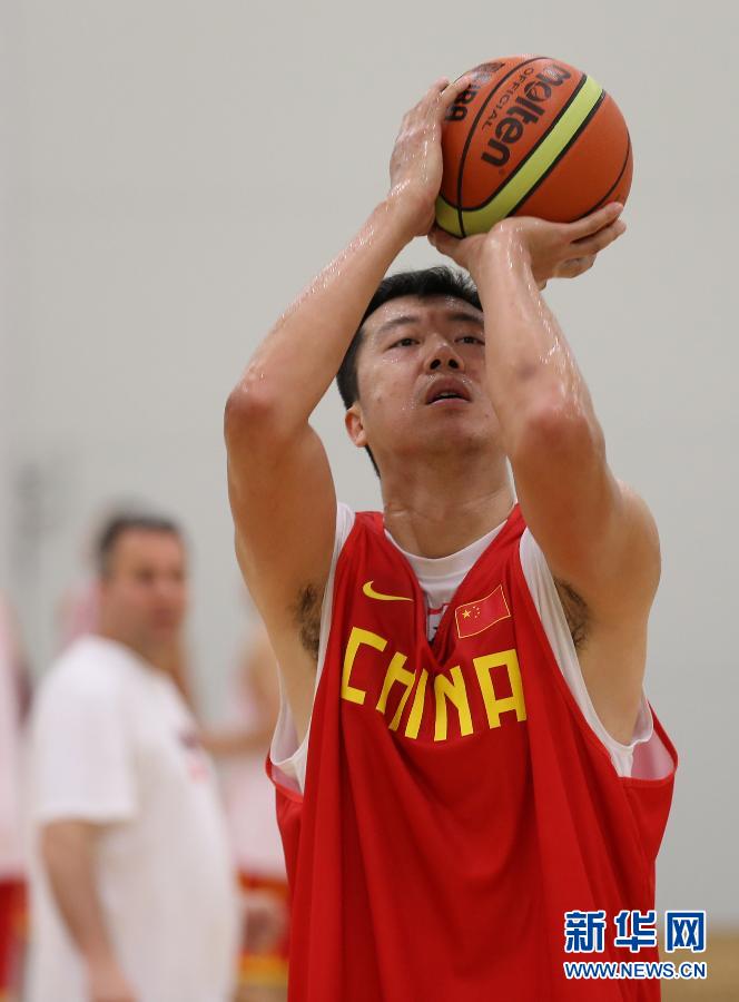 中國男籃進行首次適應(yīng)性訓(xùn)練 中國男籃進行首次適應(yīng)性訓(xùn)練
