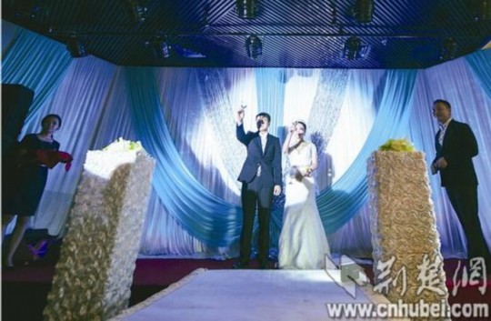 經(jīng)過執(zhí)著追求和3年戀愛，昨日，25歲的武漢小伙張巖終于娶回黑龍江姑娘張巖